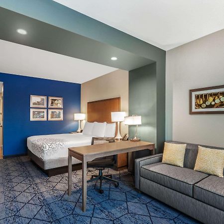 La Quinta Inn & Suites By Wyndham Kansas City Beacon Hill Buitenkant foto