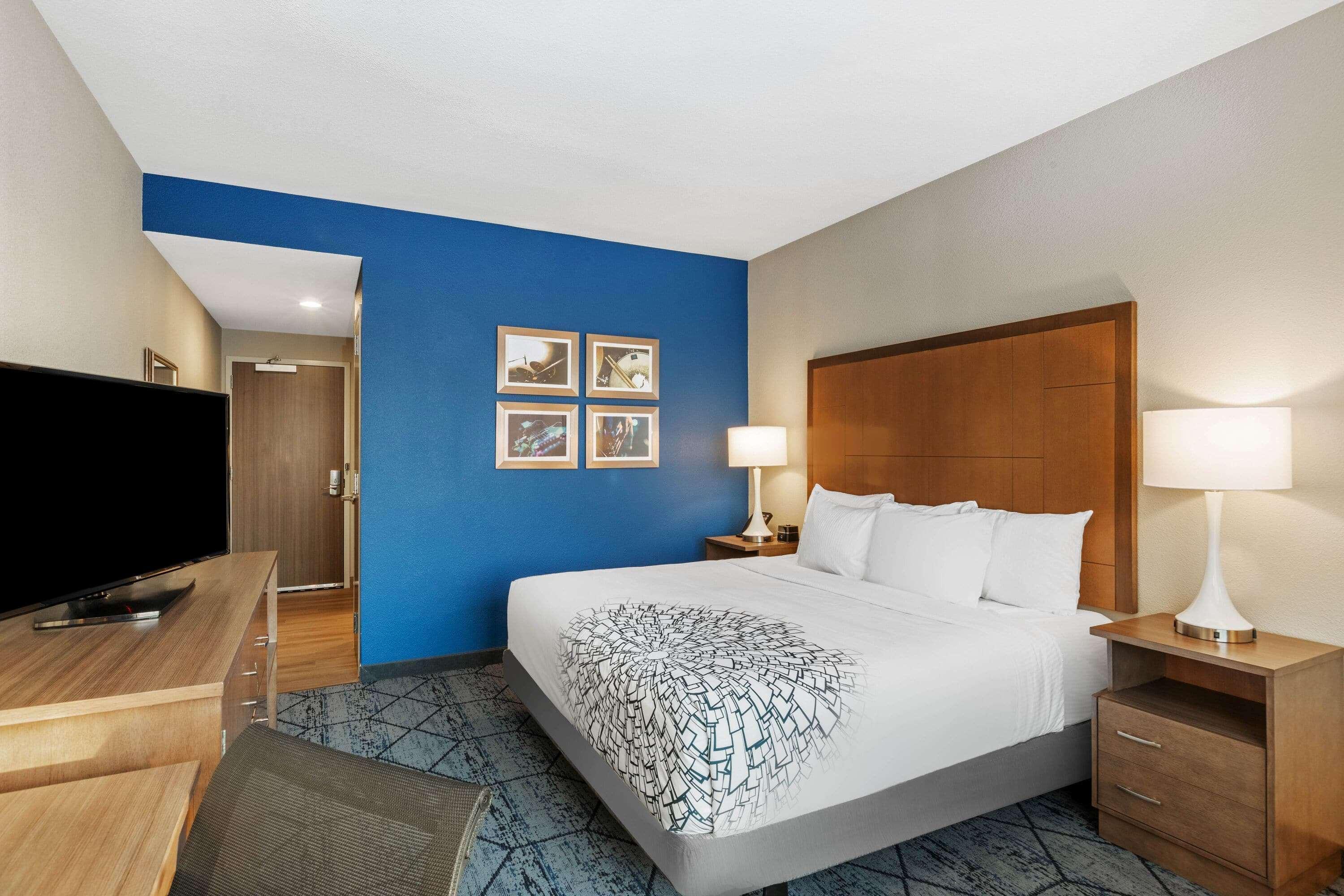 La Quinta Inn & Suites By Wyndham Kansas City Beacon Hill Buitenkant foto