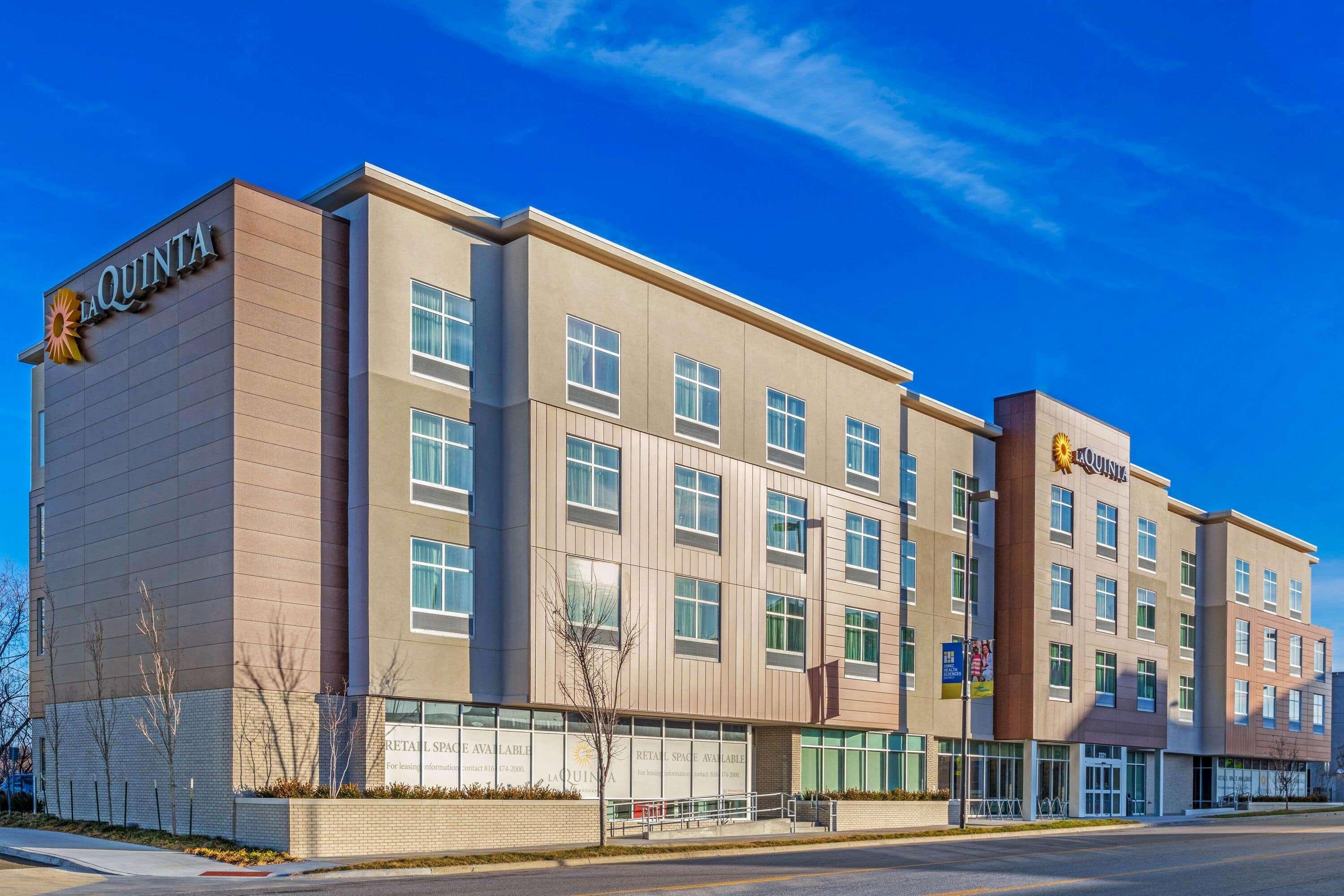 La Quinta Inn & Suites By Wyndham Kansas City Beacon Hill Buitenkant foto
