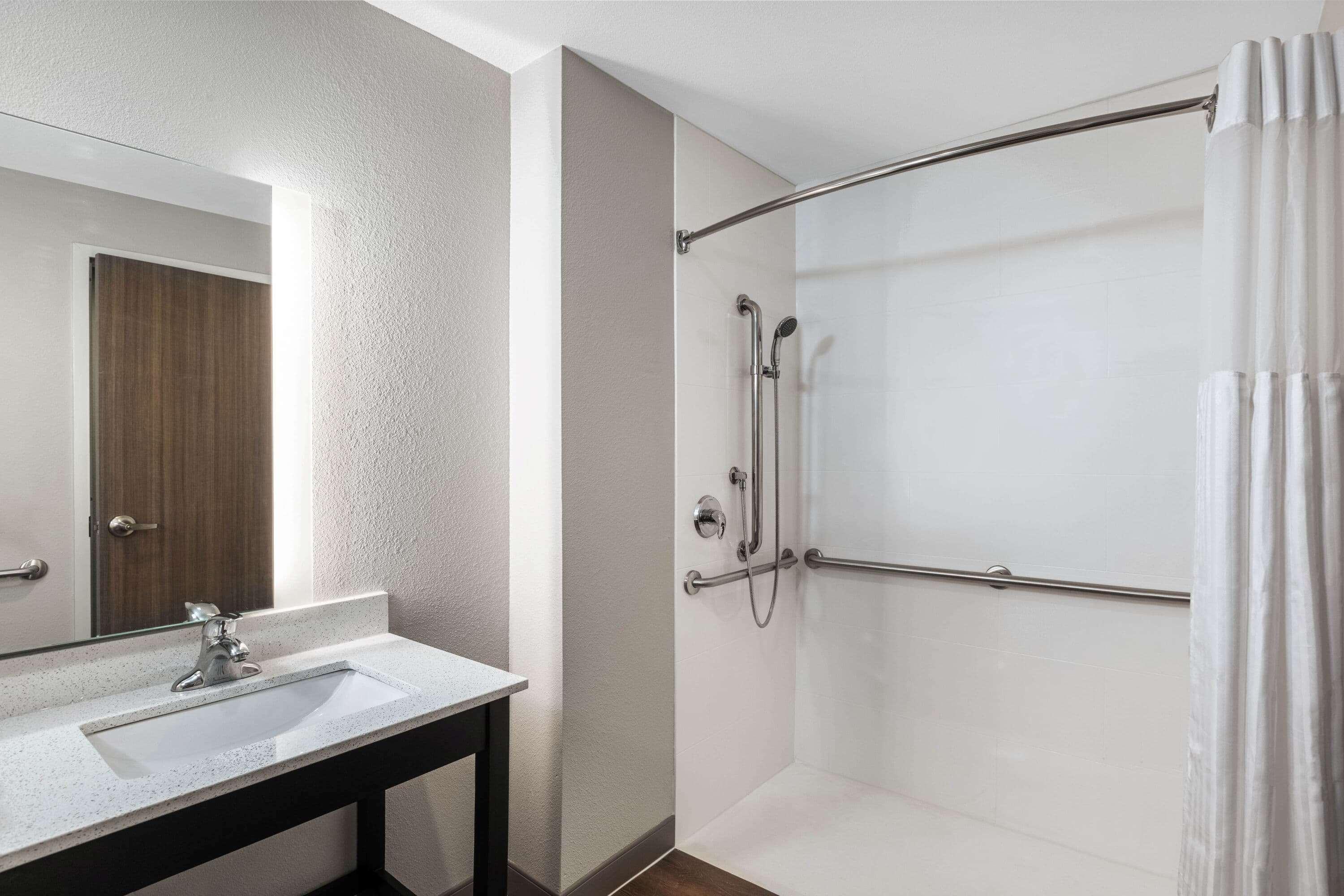 La Quinta Inn & Suites By Wyndham Kansas City Beacon Hill Buitenkant foto