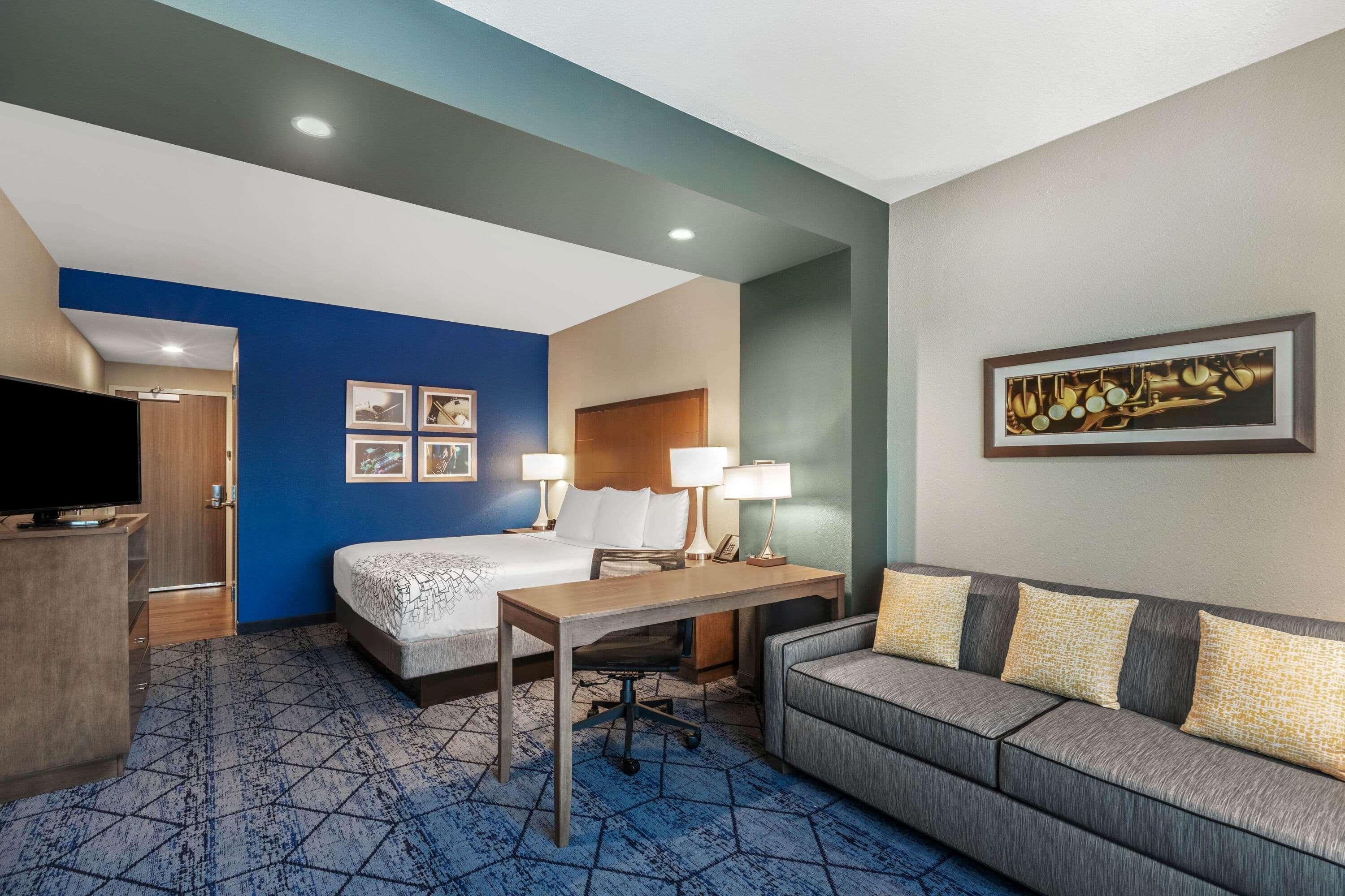 La Quinta Inn & Suites By Wyndham Kansas City Beacon Hill Buitenkant foto