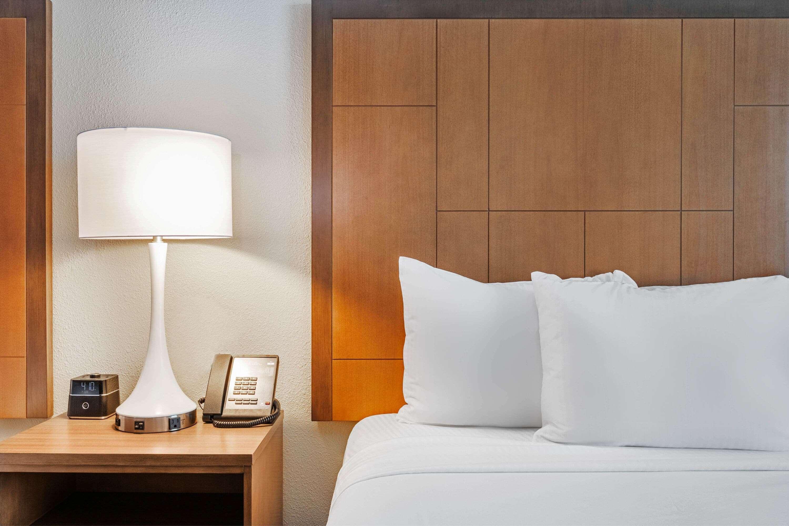 La Quinta Inn & Suites By Wyndham Kansas City Beacon Hill Buitenkant foto
