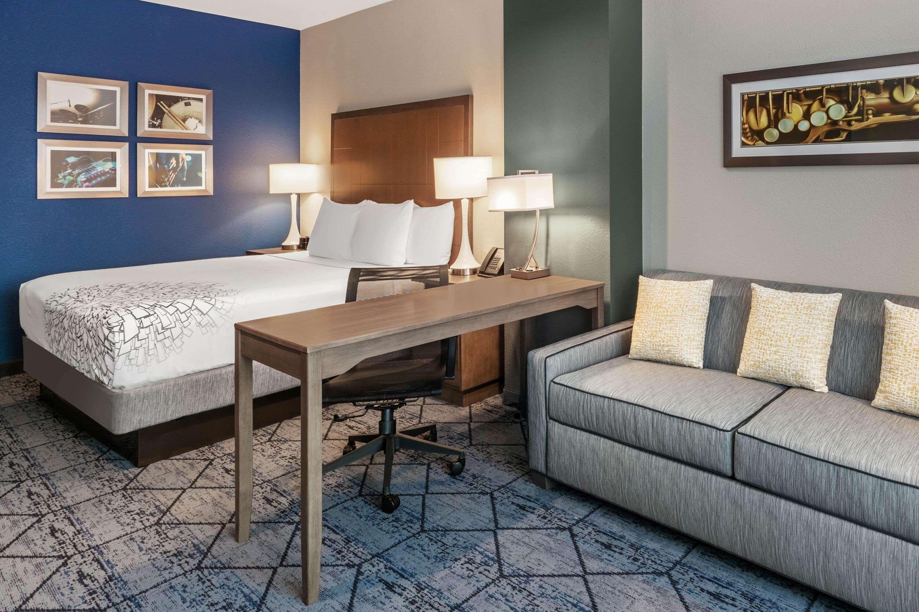 La Quinta Inn & Suites By Wyndham Kansas City Beacon Hill Buitenkant foto