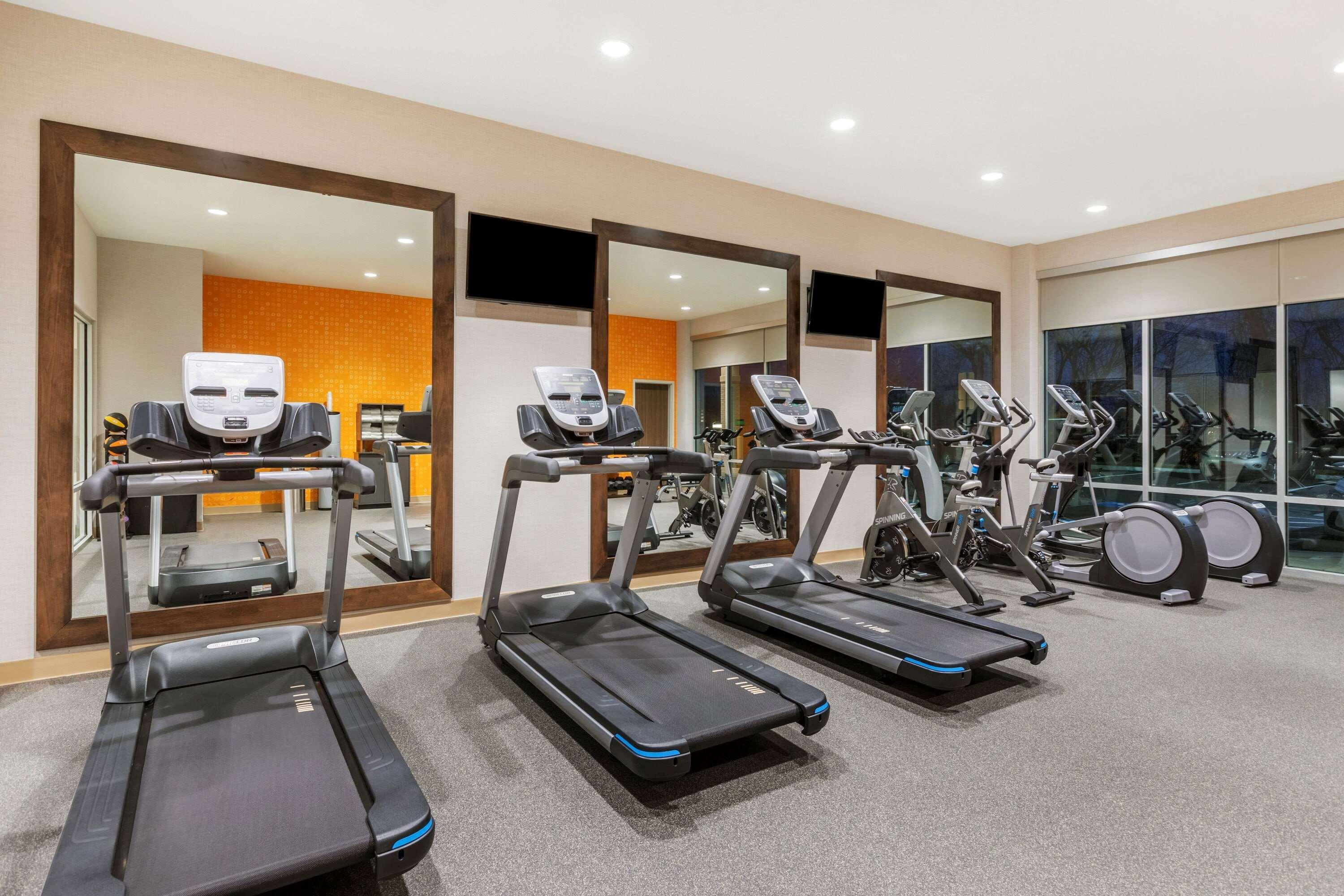 La Quinta Inn & Suites By Wyndham Kansas City Beacon Hill Buitenkant foto