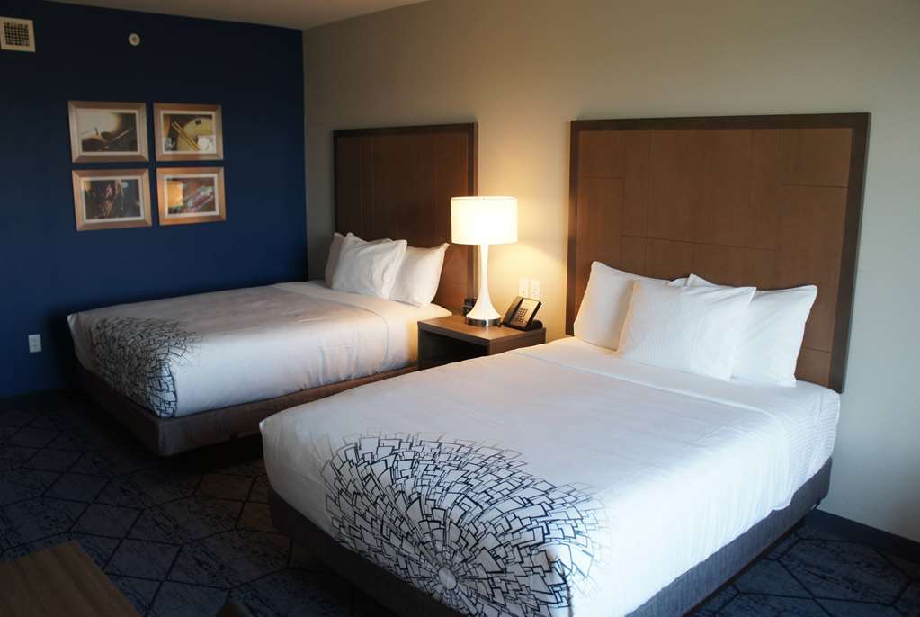 La Quinta Inn & Suites By Wyndham Kansas City Beacon Hill Kamer foto