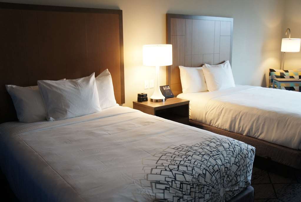 La Quinta Inn & Suites By Wyndham Kansas City Beacon Hill Kamer foto