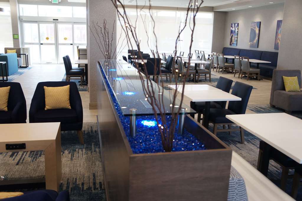 La Quinta Inn & Suites By Wyndham Kansas City Beacon Hill Restaurant foto
