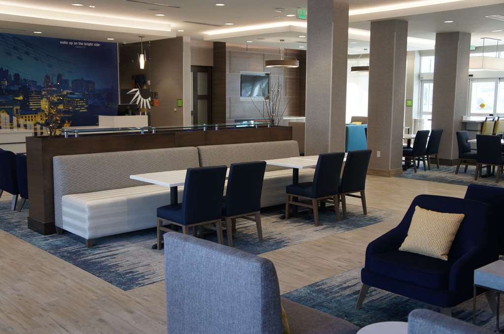 La Quinta Inn & Suites By Wyndham Kansas City Beacon Hill Restaurant foto