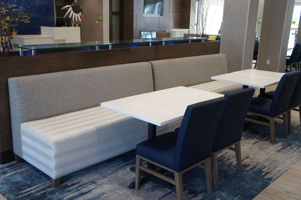 La Quinta Inn & Suites By Wyndham Kansas City Beacon Hill Restaurant foto