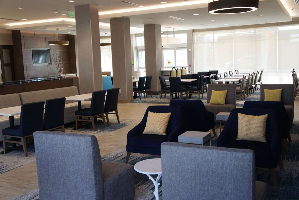 La Quinta Inn & Suites By Wyndham Kansas City Beacon Hill Restaurant foto